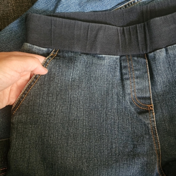 Announcements Maternity Dark Wash Blue Capri Jeans Size Small 4/6 Elastic Panel - Picture 4 of 8